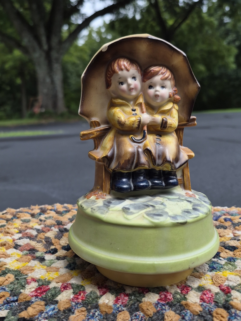 Ceramic Figurine Music Box of Children Under Umbrella - Yellow Coats